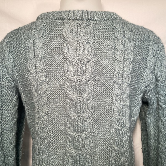 Aran Crafts Sea Foam Merino Wool Cable Knit Crewneck Sweater Women’s size Medium - Picture 5 of 11